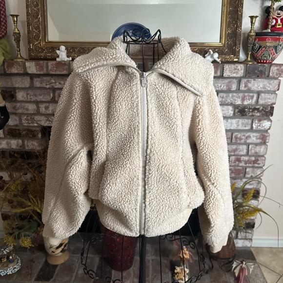 Uniqlo Jackets & Blazers - Vintage Rare Lmeaire X Uniqlo Cream Sherpa Fleece Bomber Jacket